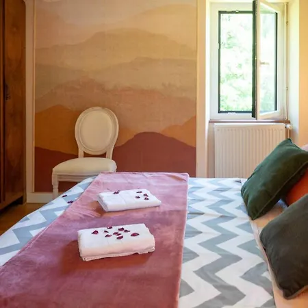 Ancien Moulin Avec Jacuzzi Holiday home Thonac